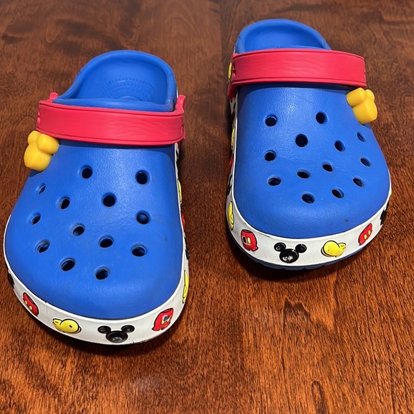 Mickey Mouse Crocs Size 3 - Picture 2 of 6